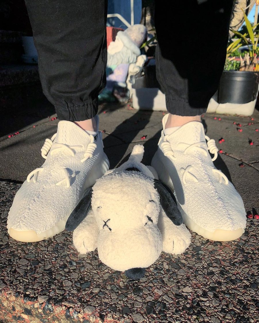 yeezy 最近爆火的 kaws 鞋带怎么系?今天教你两分钟搞定